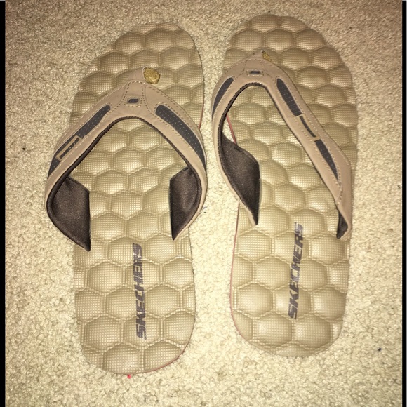 sketchers flip flops